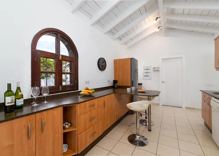 Michelle - Lh114 By Now Ltd * Playa Blanca