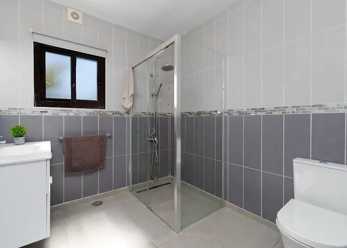 Michelle - Lh114 By Now Ltd * Playa Blanca (Lanzarote)