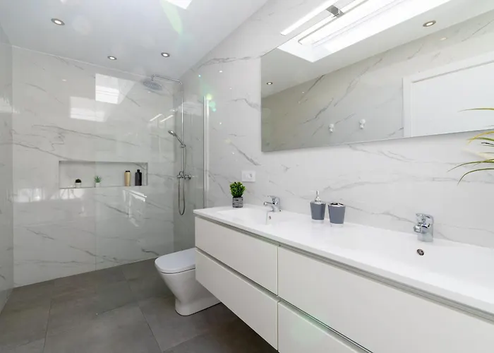 Michelle - Lh114 By Now Ltd *